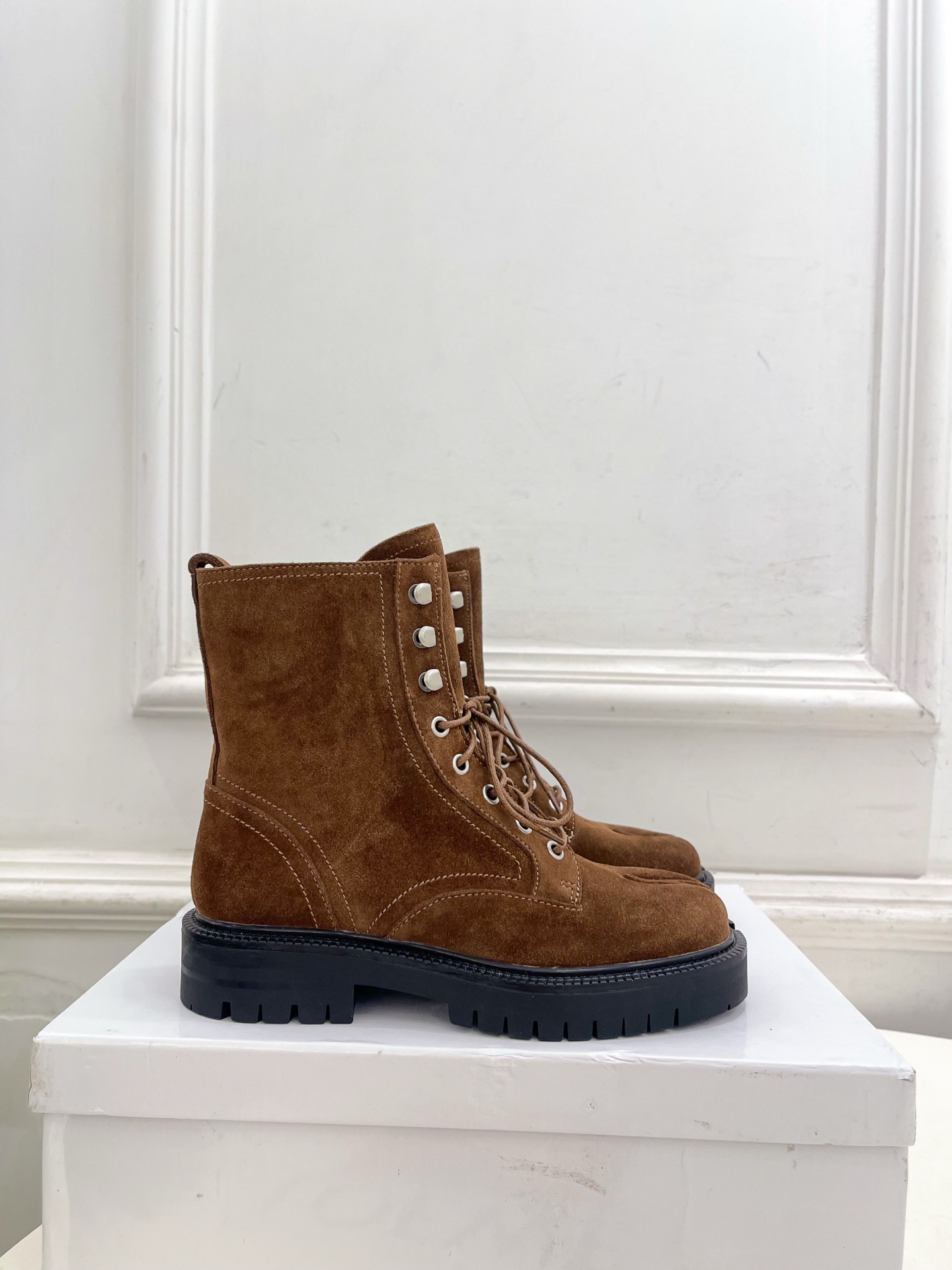 Maison Margiela· 马吉拉26𝐬𝐬 2026秋冬新品 MM6系带分趾情侣款马丁靴短靴———————— M Maison Margiela· 马吉拉26𝐬𝐬 2026秋冬新品 MM6系带分趾情侣款马丁靴短靴———————— M