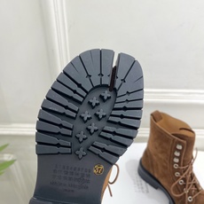 Maison Margiela· 马吉拉26𝐬𝐬 2026秋冬新品 MM6系带分趾情侣款马丁靴短靴———————— M Maison Margiela· 马吉拉26𝐬𝐬 2026秋冬新品 MM6系带分趾情侣款马丁靴短靴———————— M