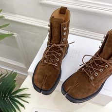 Maison Margiela· 马吉拉26𝐬𝐬 2026秋冬新品 MM6系带分趾情侣款马丁靴短靴———————— M Maison Margiela· 马吉拉26𝐬𝐬 2026秋冬新品 MM6系带分趾情侣款马丁靴短靴———————— M