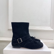Maison Margiela· 马吉拉26𝐬𝐬 2026秋冬新品 MM6复古蝴蝶结皮带扣分趾短靴———————— M Maison Margiela· 马吉拉26𝐬𝐬 2026秋冬新品 MM6复古蝴蝶结皮带扣分趾短靴———————— M