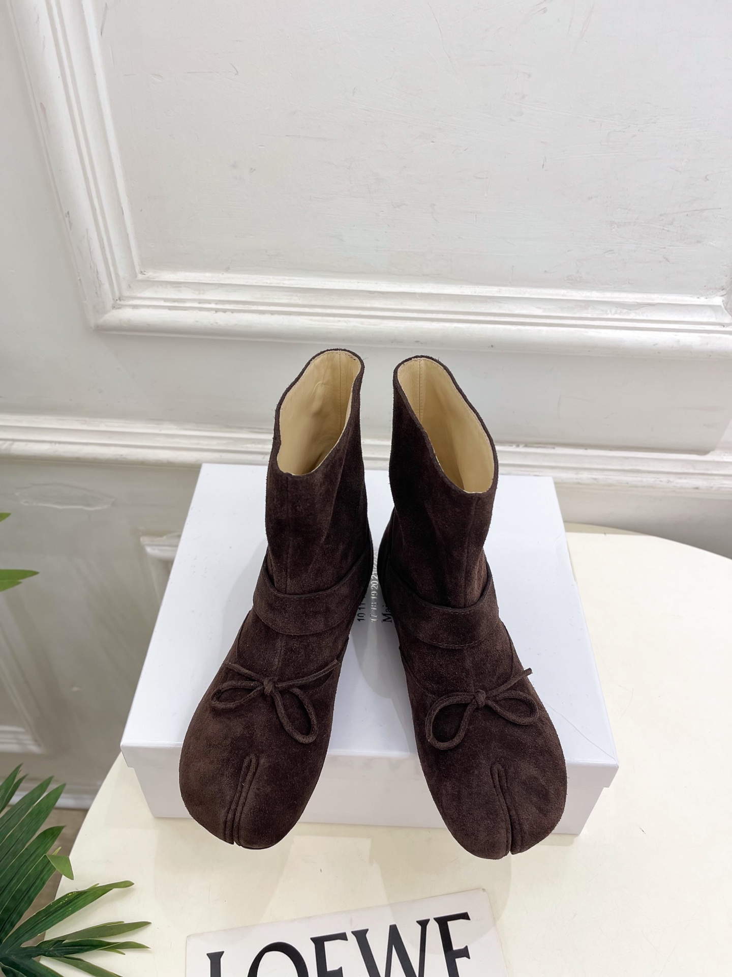 Maison Margiela· 马吉拉26𝐬𝐬  2026秋冬新品 MM6复古蝴蝶结皮带扣分趾短靴———————— M