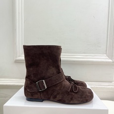 Maison Margiela· 马吉拉26𝐬𝐬 2026秋冬新品 MM6复古蝴蝶结皮带扣分趾短靴———————— M Maison Margiela· 马吉拉26𝐬𝐬 2026秋冬新品 MM6复古蝴蝶结皮带扣分趾短靴———————— M
