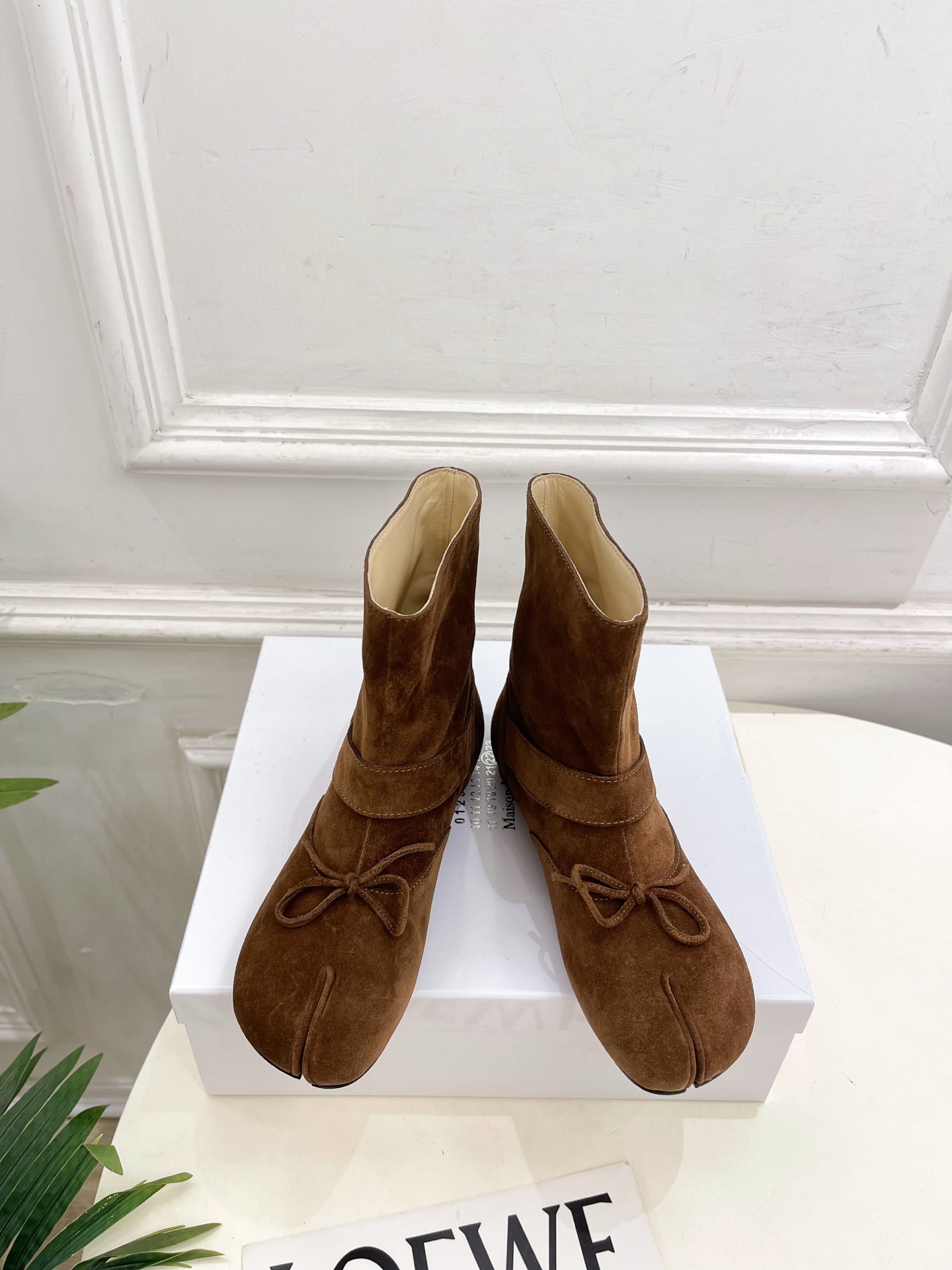 Maison Margiela· 马吉拉26𝐬𝐬  2026秋冬新品 MM6复古蝴蝶结皮带扣分趾短靴———————— M