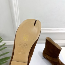 Maison Margiela· 马吉拉26𝐬𝐬 2026秋冬新品 MM6复古蝴蝶结皮带扣分趾短靴———————— M Maison Margiela· 马吉拉26𝐬𝐬 2026秋冬新品 MM6复古蝴蝶结皮带扣分趾短靴———————— M