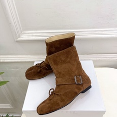 Maison Margiela· 马吉拉26𝐬𝐬 2026秋冬新品 MM6复古蝴蝶结皮带扣分趾短靴———————— M Maison Margiela· 马吉拉26𝐬𝐬 2026秋冬新品 MM6复古蝴蝶结皮带扣分趾短靴———————— M