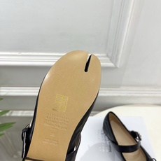Maison Margiela· 马吉拉26𝐬𝐬 2026秋冬新品 MM6蝴蝶结分趾玛丽珍芭蕾鞋———————— MM Maison Margiela· 马吉拉26𝐬𝐬 2026秋冬新品 MM6蝴蝶结分趾玛丽珍芭蕾鞋———————— MM