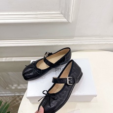 Maison Margiela· 马吉拉26𝐬𝐬 2026秋冬新品 MM6蝴蝶结分趾玛丽珍芭蕾鞋———————— MM Maison Margiela· 马吉拉26𝐬𝐬 2026秋冬新品 MM6蝴蝶结分趾玛丽珍芭蕾鞋———————— MM