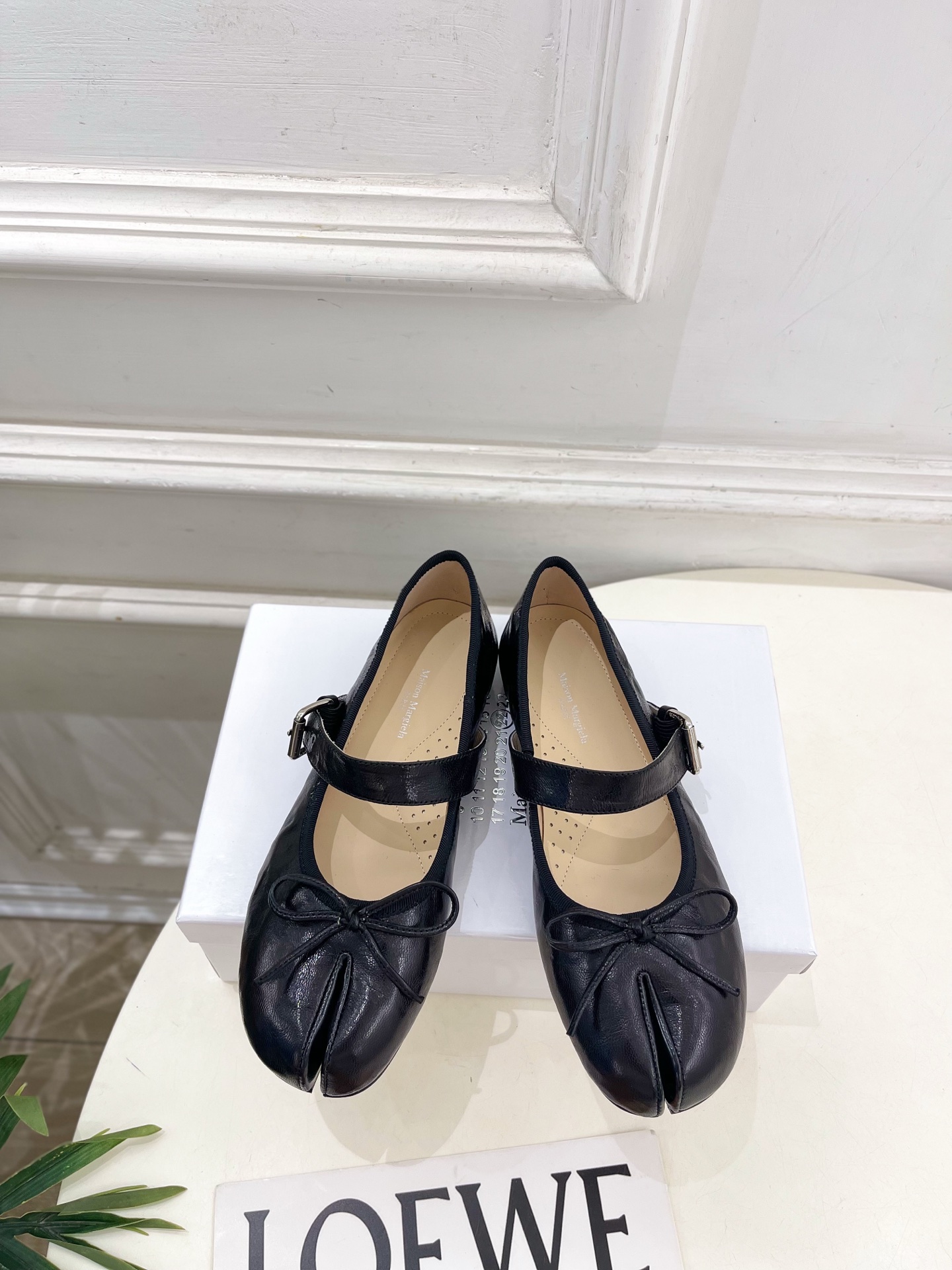 Maison Margiela· 马吉拉26𝐬𝐬  2026秋冬新品 MM6蝴蝶结分趾玛丽珍芭蕾鞋———————— MM