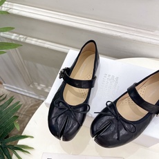 Maison Margiela· 马吉拉26𝐬𝐬 2026秋冬新品 MM6蝴蝶结分趾玛丽珍芭蕾鞋———————— MM Maison Margiela· 马吉拉26𝐬𝐬 2026秋冬新品 MM6蝴蝶结分趾玛丽珍芭蕾鞋———————— MM