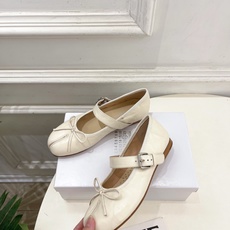 Maison Margiela· 马吉拉26𝐬𝐬 2026秋冬新品 MM6蝴蝶结分趾玛丽珍芭蕾鞋———————— MM Maison Margiela· 马吉拉26𝐬𝐬 2026秋冬新品 MM6蝴蝶结分趾玛丽珍芭蕾鞋———————— MM