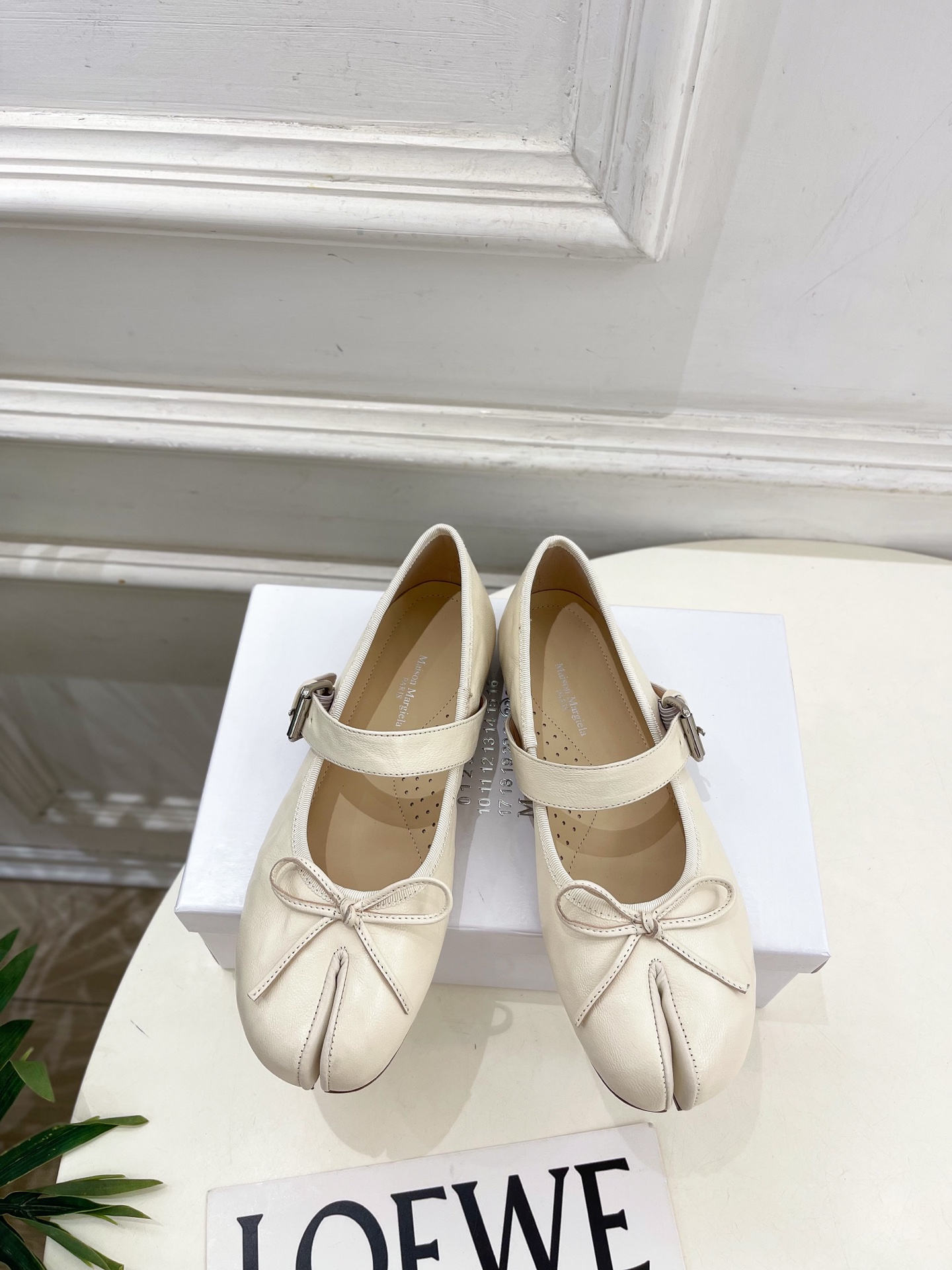 Maison Margiela· 马吉拉26𝐬𝐬  2026秋冬新品 MM6蝴蝶结分趾玛丽珍芭蕾鞋———————— MM