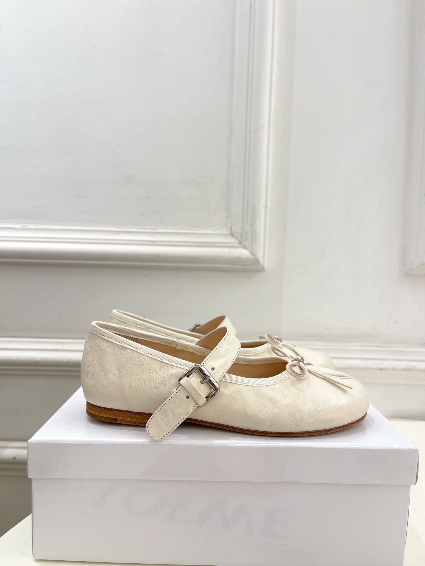 Maison Margiela· 马吉拉26𝐬𝐬 2026秋冬新品 MM6蝴蝶结分趾玛丽珍芭蕾鞋———————— MM Maison Margiela· 马吉拉26𝐬𝐬 2026秋冬新品 MM6蝴蝶结分趾玛丽珍芭蕾鞋———————— MM