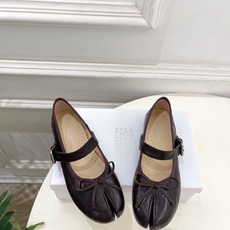 Maison Margiela· 马吉拉26𝐬𝐬 2026秋冬新品 MM6蝴蝶结分趾玛丽珍芭蕾鞋———————— MM Maison Margiela· 马吉拉26𝐬𝐬 2026秋冬新品 MM6蝴蝶结分趾玛丽珍芭蕾鞋———————— MM