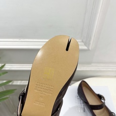 Maison Margiela· 马吉拉26𝐬𝐬 2026秋冬新品 MM6蝴蝶结分趾玛丽珍芭蕾鞋———————— MM Maison Margiela· 马吉拉26𝐬𝐬 2026秋冬新品 MM6蝴蝶结分趾玛丽珍芭蕾鞋———————— MM