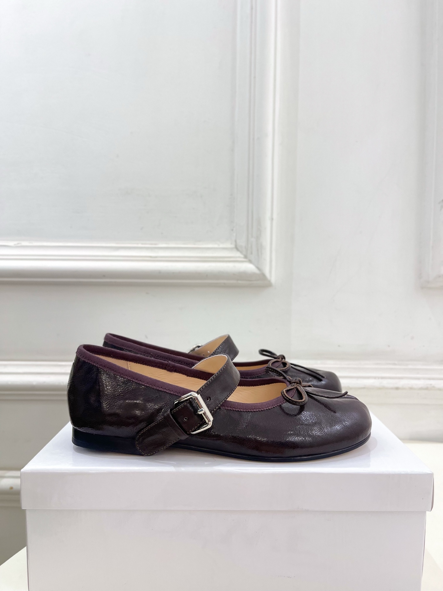 Maison Margiela· 马吉拉26𝐬𝐬 2026秋冬新品 MM6蝴蝶结分趾玛丽珍芭蕾鞋———————— MM Maison Margiela· 马吉拉26𝐬𝐬 2026秋冬新品 MM6蝴蝶结分趾玛丽珍芭蕾鞋———————— MM