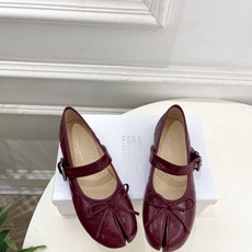 Maison Margiela· 马吉拉26𝐬𝐬 2026秋冬新品 MM6蝴蝶结分趾玛丽珍芭蕾鞋———————— MM Maison Margiela· 马吉拉26𝐬𝐬 2026秋冬新品 MM6蝴蝶结分趾玛丽珍芭蕾鞋———————— MM