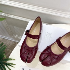 Maison Margiela· 马吉拉26𝐬𝐬 2026秋冬新品 MM6蝴蝶结分趾玛丽珍芭蕾鞋———————— MM Maison Margiela· 马吉拉26𝐬𝐬 2026秋冬新品 MM6蝴蝶结分趾玛丽珍芭蕾鞋———————— MM