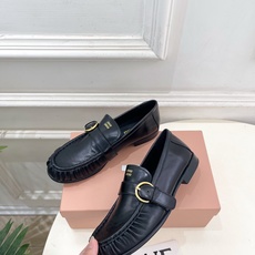 Miu Miu | 缪缪 26𝐬𝐬 🖤2026秋冬新品 专柜主打最新走秀款 miumiu字母复古皮带扣乐福鞋 火爆上新 Miu Miu | 缪缪 26𝐬𝐬 🖤2026秋冬新品 专柜主打最新走秀款 miumiu字母复古皮带扣乐福鞋 火爆上新