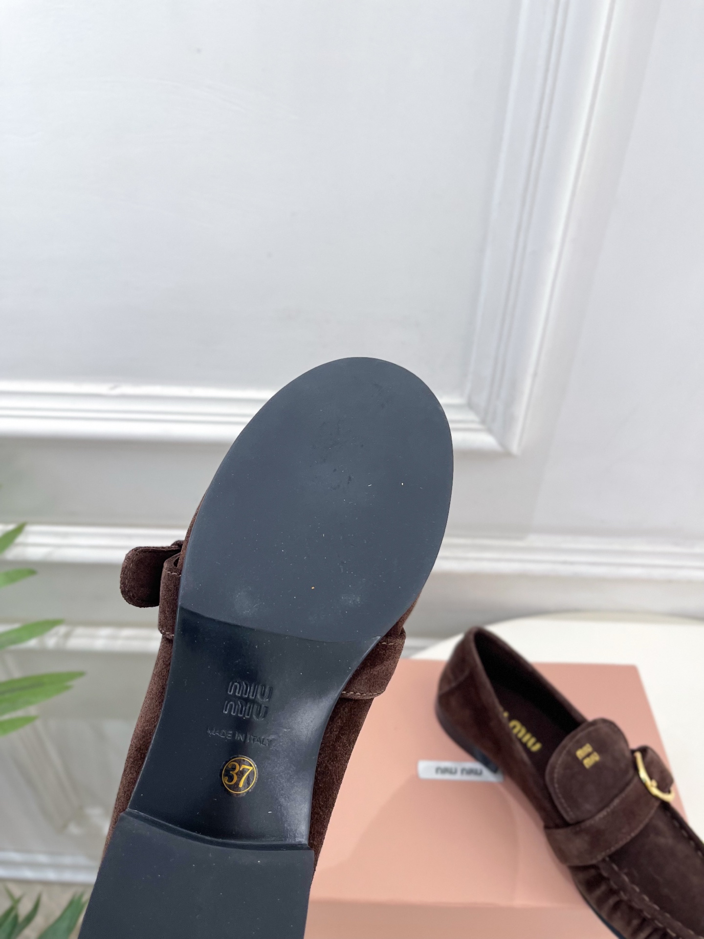Miu Miu | 缪缪 26𝐬𝐬 🖤2026秋冬新品 专柜主打最新走秀款 miumiu字母复古皮带扣乐福鞋 火爆上新 Miu Miu | 缪缪 26𝐬𝐬 🖤2026秋冬新品 专柜主打最新走秀款 miumiu字母复古皮带扣乐福鞋 火爆上新