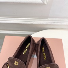 Miu Miu | 缪缪 26𝐬𝐬 🖤2026秋冬新品 专柜主打最新走秀款 miumiu字母复古皮带扣乐福鞋 火爆上新 Miu Miu | 缪缪 26𝐬𝐬 🖤2026秋冬新品 专柜主打最新走秀款 miumiu字母复古皮带扣乐福鞋 火爆上新