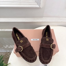 Miu Miu | 缪缪 26𝐬𝐬 🖤2026秋冬新品 专柜主打最新走秀款 miumiu字母复古皮带扣乐福鞋 火爆上新 Miu Miu | 缪缪 26𝐬𝐬 🖤2026秋冬新品 专柜主打最新走秀款 miumiu字母复古皮带扣乐福鞋 火爆上新