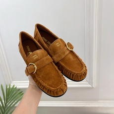 Miu Miu | 缪缪 26𝐬𝐬 🖤2026秋冬新品 专柜主打最新走秀款 miumiu字母复古皮带扣乐福鞋 火爆上新 Miu Miu | 缪缪 26𝐬𝐬 🖤2026秋冬新品 专柜主打最新走秀款 miumiu字母复古皮带扣乐福鞋 火爆上新