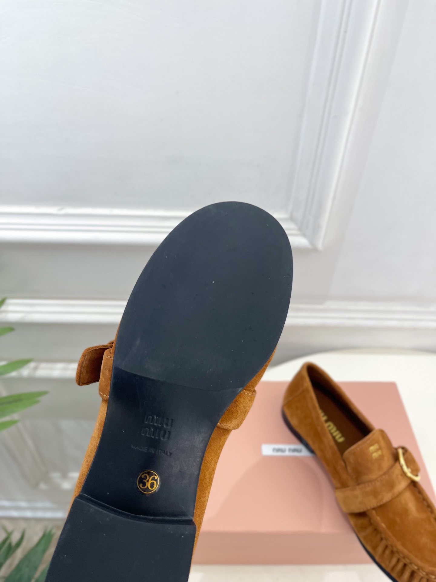 Miu Miu | 缪缪 26𝐬𝐬 🖤2026秋冬新品 专柜主打最新走秀款 miumiu字母复古皮带扣乐福鞋 火爆上新 Miu Miu | 缪缪 26𝐬𝐬 🖤2026秋冬新品 专柜主打最新走秀款 miumiu字母复古皮带扣乐福鞋 火爆上新