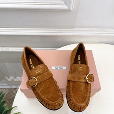 Miu Miu | 缪缪 26𝐬𝐬 🖤2026秋冬新品 专柜主打最新走秀款 miumiu字母复古皮带扣乐福鞋 火爆上新 Miu Miu | 缪缪 26𝐬𝐬 🖤2026秋冬新品 专柜主打最新走秀款 miumiu字母复古皮带扣乐福鞋 火爆上新