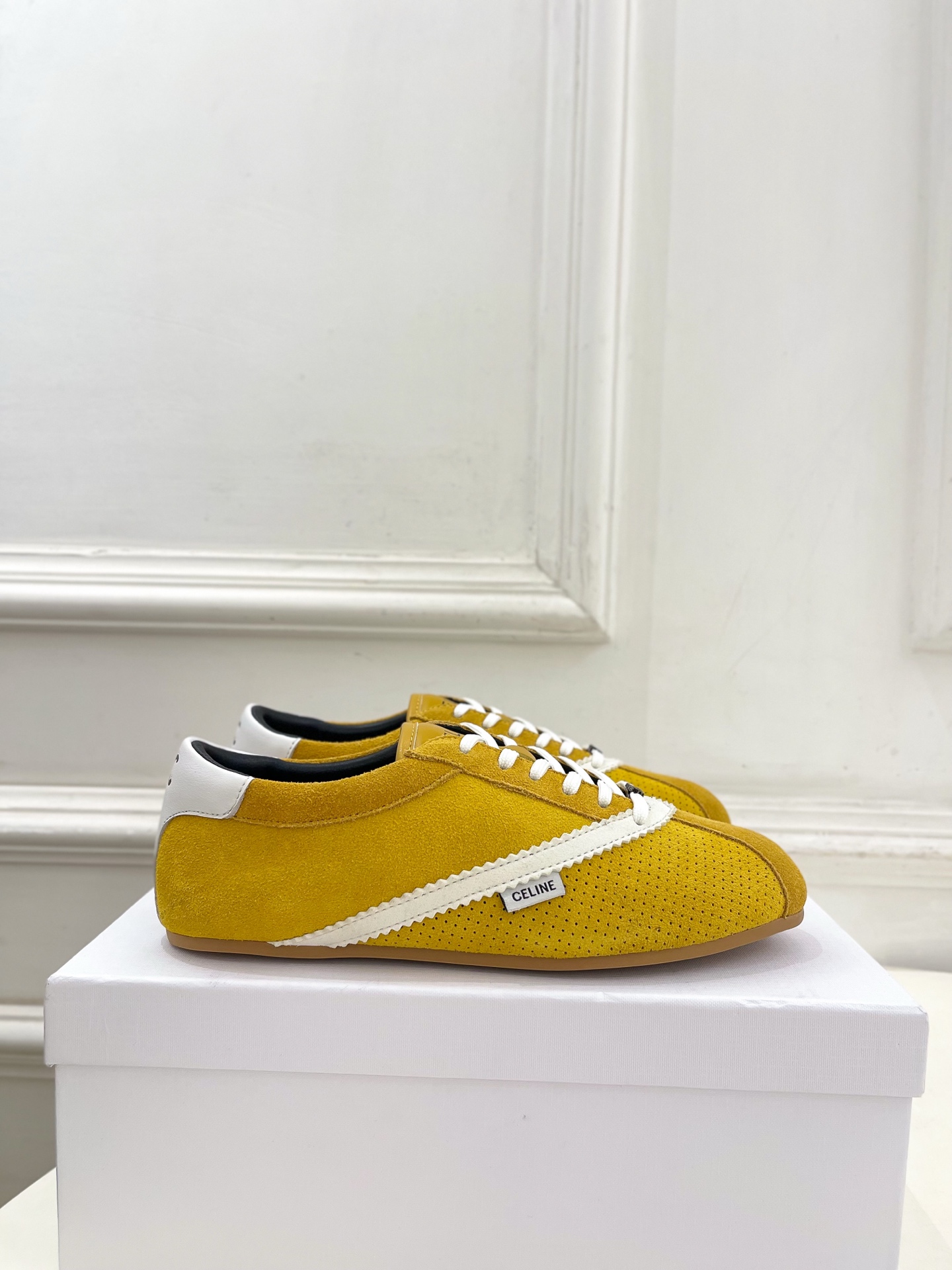 CELINE  | 赛琳  26𝐬𝐬  💛2026秋冬新品 复古拼色镂空德训运动鞋 上新！ 🔜BS 这一季的赛琳真的是开