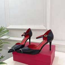 Valentino 华伦天奴 26𝐬𝐬 2026秋冬新品 金属小V扣尖头高跟中空凉鞋 上新☑️ ———————————— Valentino 华伦天奴 26𝐬𝐬 2026秋冬新品 金属小V扣尖头高跟中空凉鞋 上新☑️ ————————————