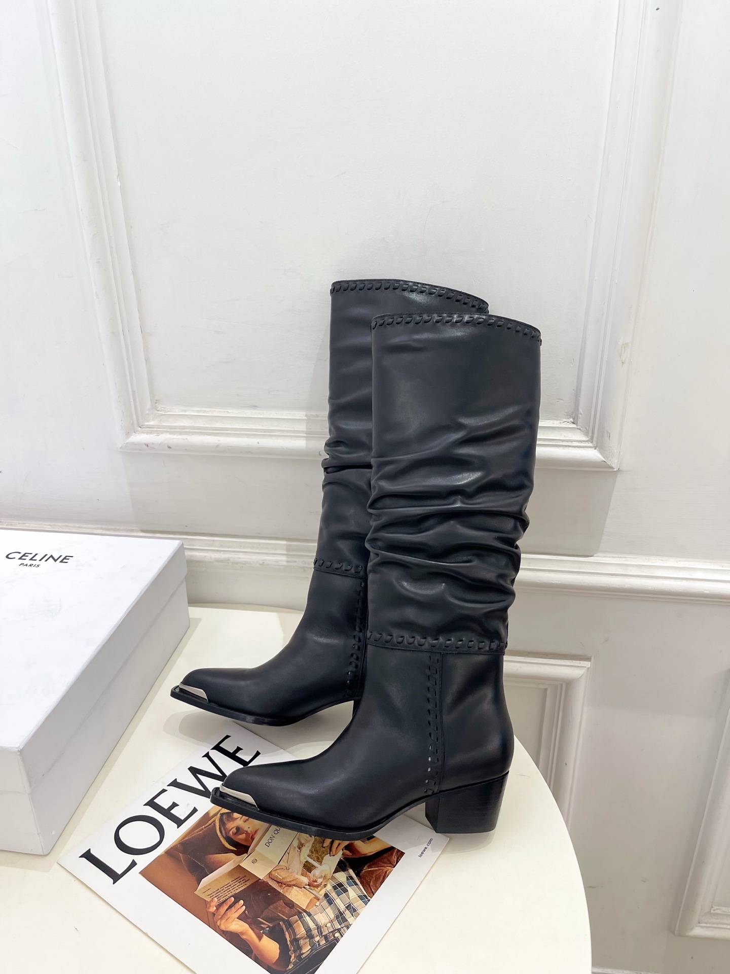 CELINE | 赛琳 26𝐬𝐬 💛2026秋冬新品 复古金属头西部粗跟堆堆靴长靴 上新! 🔜BS 这一季的赛琳真 CELINE | 赛琳 26𝐬𝐬 💛2026秋冬新品 复古金属头西部粗跟堆堆靴长靴 上新! 🔜BS 这一季的赛琳真