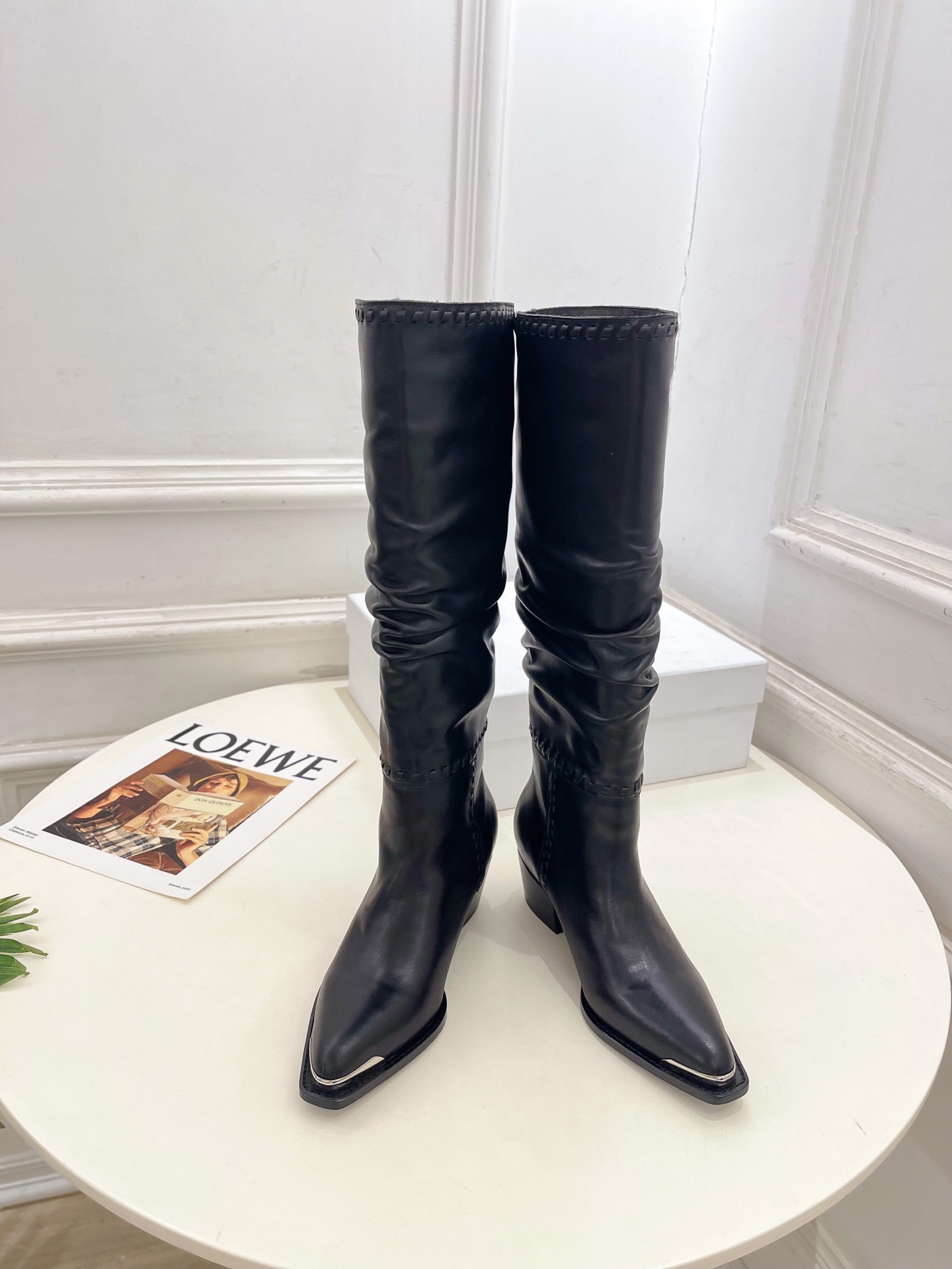 CELINE | 赛琳 26𝐬𝐬 💛2026秋冬新品 复古金属头西部粗跟堆堆靴长靴 上新! 🔜BS 这一季的赛琳真 CELINE | 赛琳 26𝐬𝐬 💛2026秋冬新品 复古金属头西部粗跟堆堆靴长靴 上新! 🔜BS 这一季的赛琳真