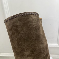 CELINE | 赛琳 26𝐬𝐬 💛2026秋冬新品 复古金属头西部粗跟堆堆靴长靴 上新! 🔜BS 这一季的赛琳真 CELINE | 赛琳 26𝐬𝐬 💛2026秋冬新品 复古金属头西部粗跟堆堆靴长靴 上新! 🔜BS 这一季的赛琳真
