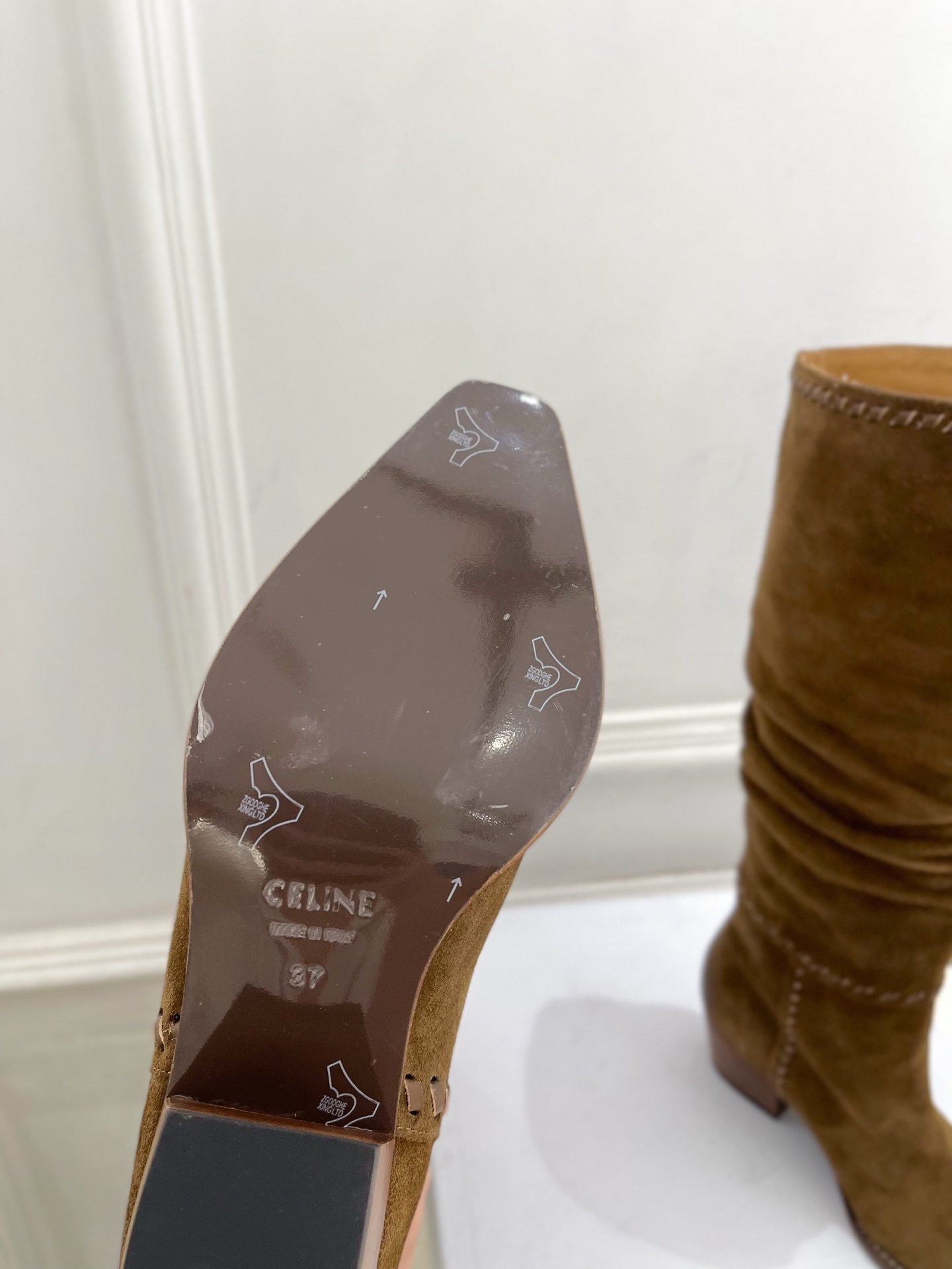 CELINE | 赛琳 26𝐬𝐬 💛2026秋冬新品 复古金属头西部粗跟堆堆靴长靴 上新! 🔜BS 这一季的赛琳真 CELINE | 赛琳 26𝐬𝐬 💛2026秋冬新品 复古金属头西部粗跟堆堆靴长靴 上新! 🔜BS 这一季的赛琳真