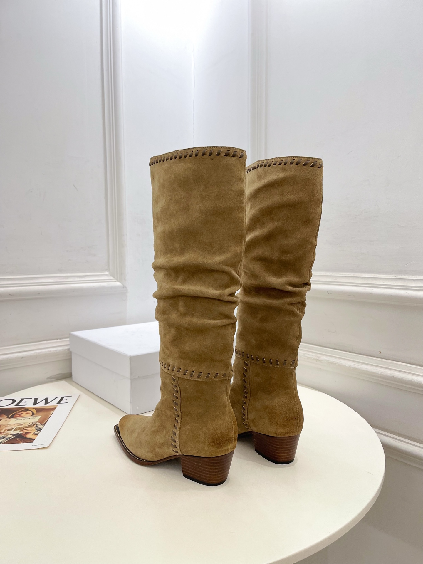 CELINE | 赛琳 26𝐬𝐬 💛2026秋冬新品 复古金属头西部粗跟堆堆靴长靴 上新! 🔜BS 这一季的赛琳真 CELINE | 赛琳 26𝐬𝐬 💛2026秋冬新品 复古金属头西部粗跟堆堆靴长靴 上新! 🔜BS 这一季的赛琳真