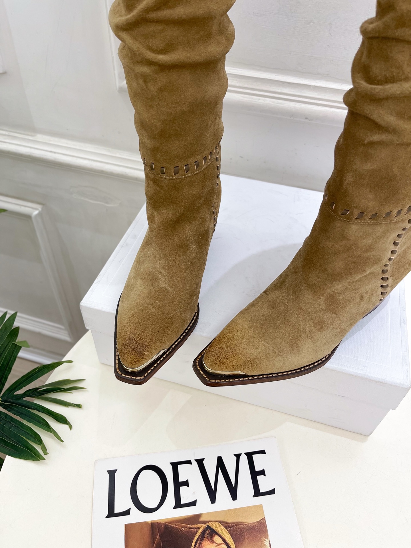 CELINE | 赛琳 26𝐬𝐬 💛2026秋冬新品 复古金属头西部粗跟堆堆靴长靴 上新! 🔜BS 这一季的赛琳真 CELINE | 赛琳 26𝐬𝐬 💛2026秋冬新品 复古金属头西部粗跟堆堆靴长靴 上新! 🔜BS 这一季的赛琳真