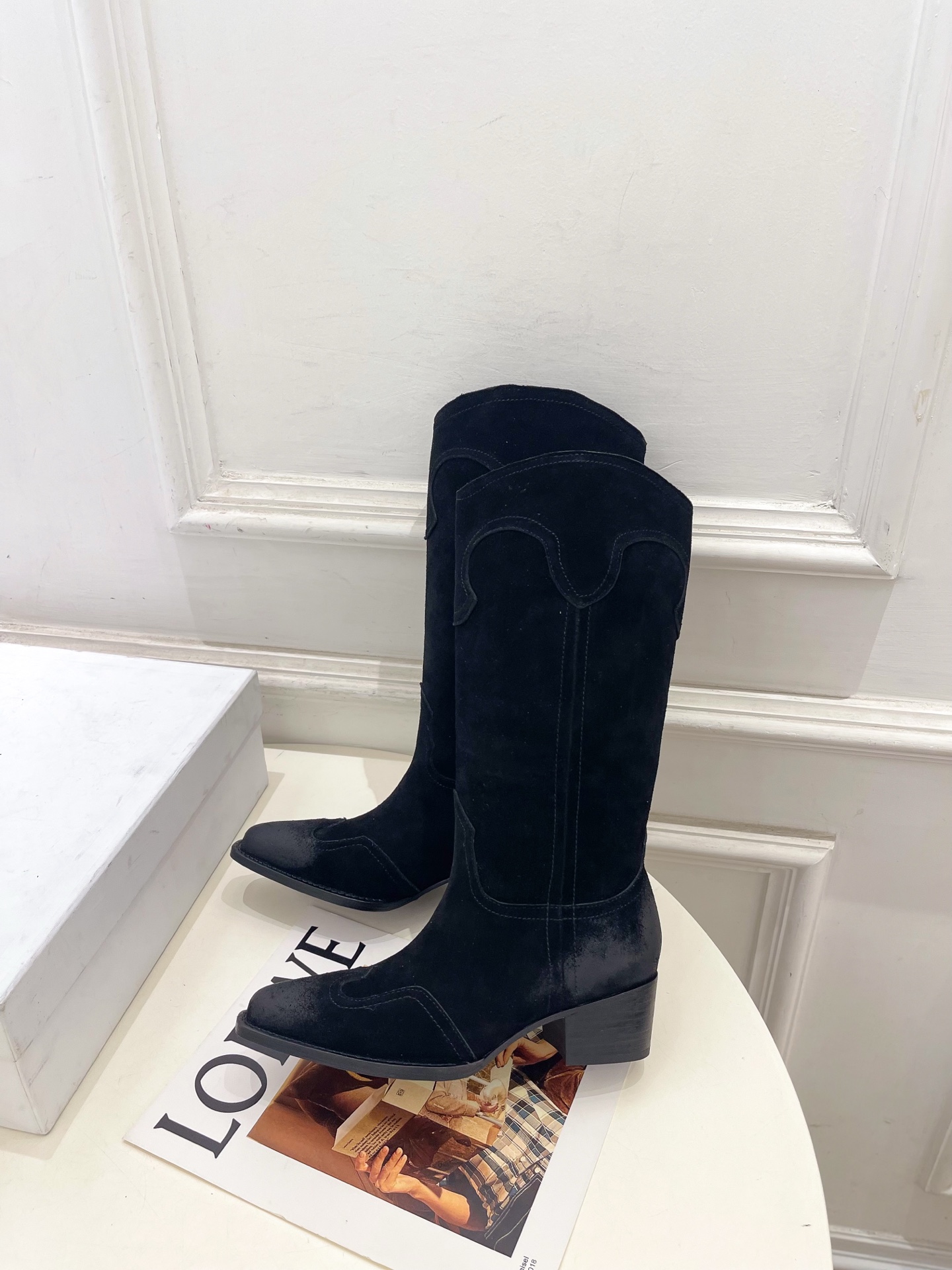 CELINE | 赛琳 26𝐬𝐬 💛2026秋冬新品 复古做旧西部粗跟长靴 上新! 🔜BS 这一季的赛琳真的是开了 CELINE | 赛琳 26𝐬𝐬 💛2026秋冬新品 复古做旧西部粗跟长靴 上新! 🔜BS 这一季的赛琳真的是开了