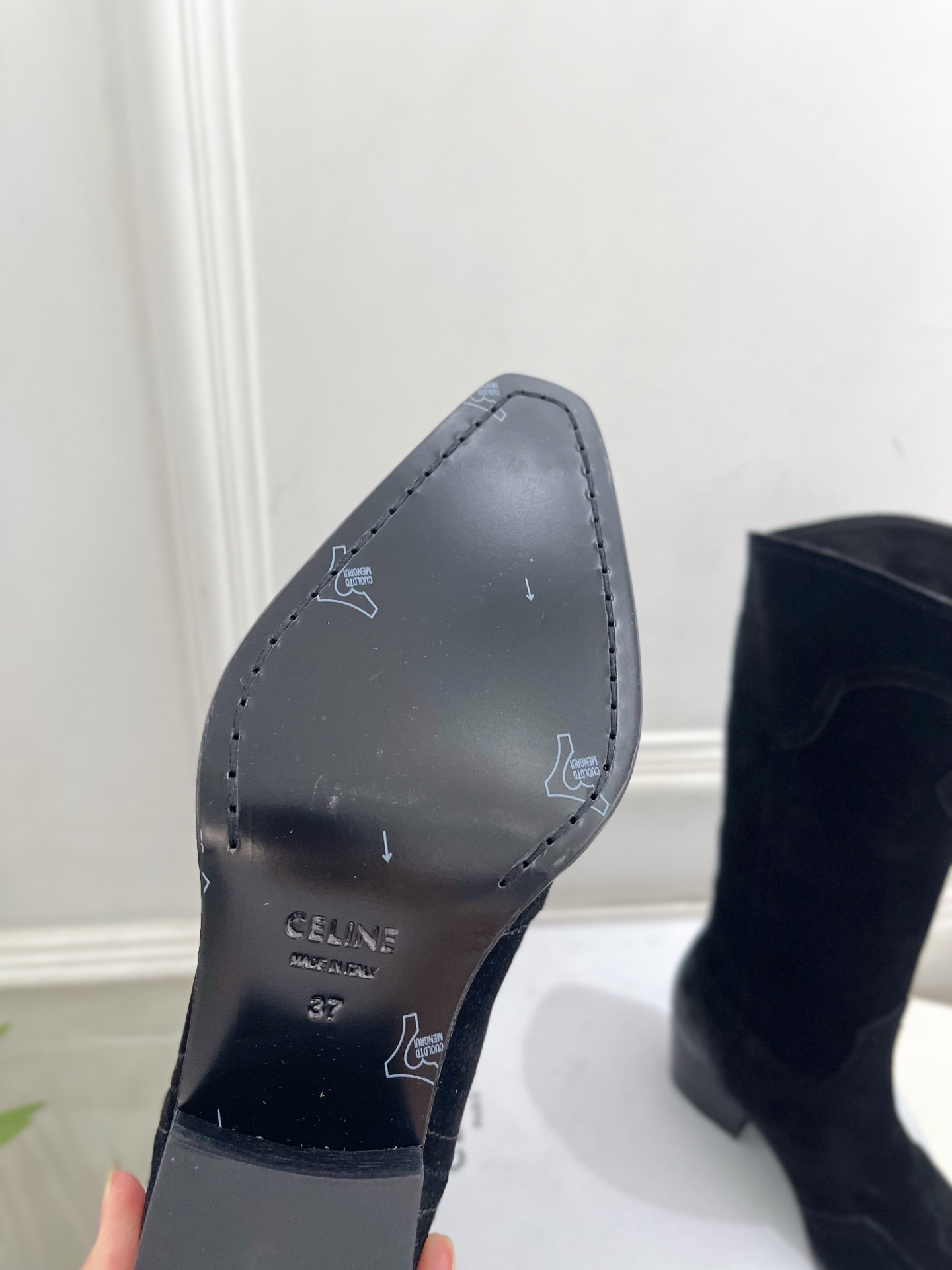 CELINE | 赛琳 26𝐬𝐬 💛2026秋冬新品 复古做旧西部粗跟长靴 上新! 🔜BS 这一季的赛琳真的是开了 CELINE | 赛琳 26𝐬𝐬 💛2026秋冬新品 复古做旧西部粗跟长靴 上新! 🔜BS 这一季的赛琳真的是开了