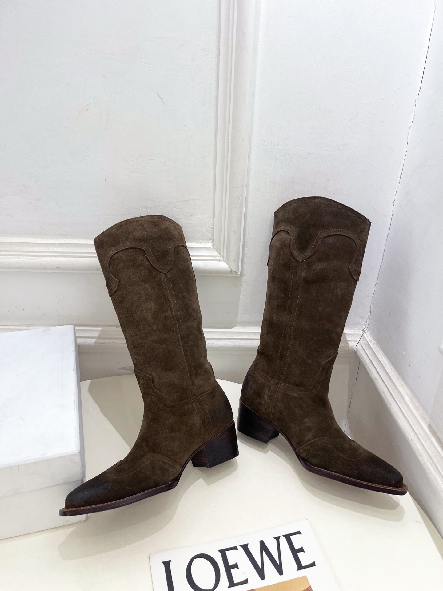 CELINE | 赛琳 26𝐬𝐬 💛2026秋冬新品 复古做旧西部粗跟长靴 上新! 🔜BS 这一季的赛琳真的是开了 CELINE | 赛琳 26𝐬𝐬 💛2026秋冬新品 复古做旧西部粗跟长靴 上新! 🔜BS 这一季的赛琳真的是开了