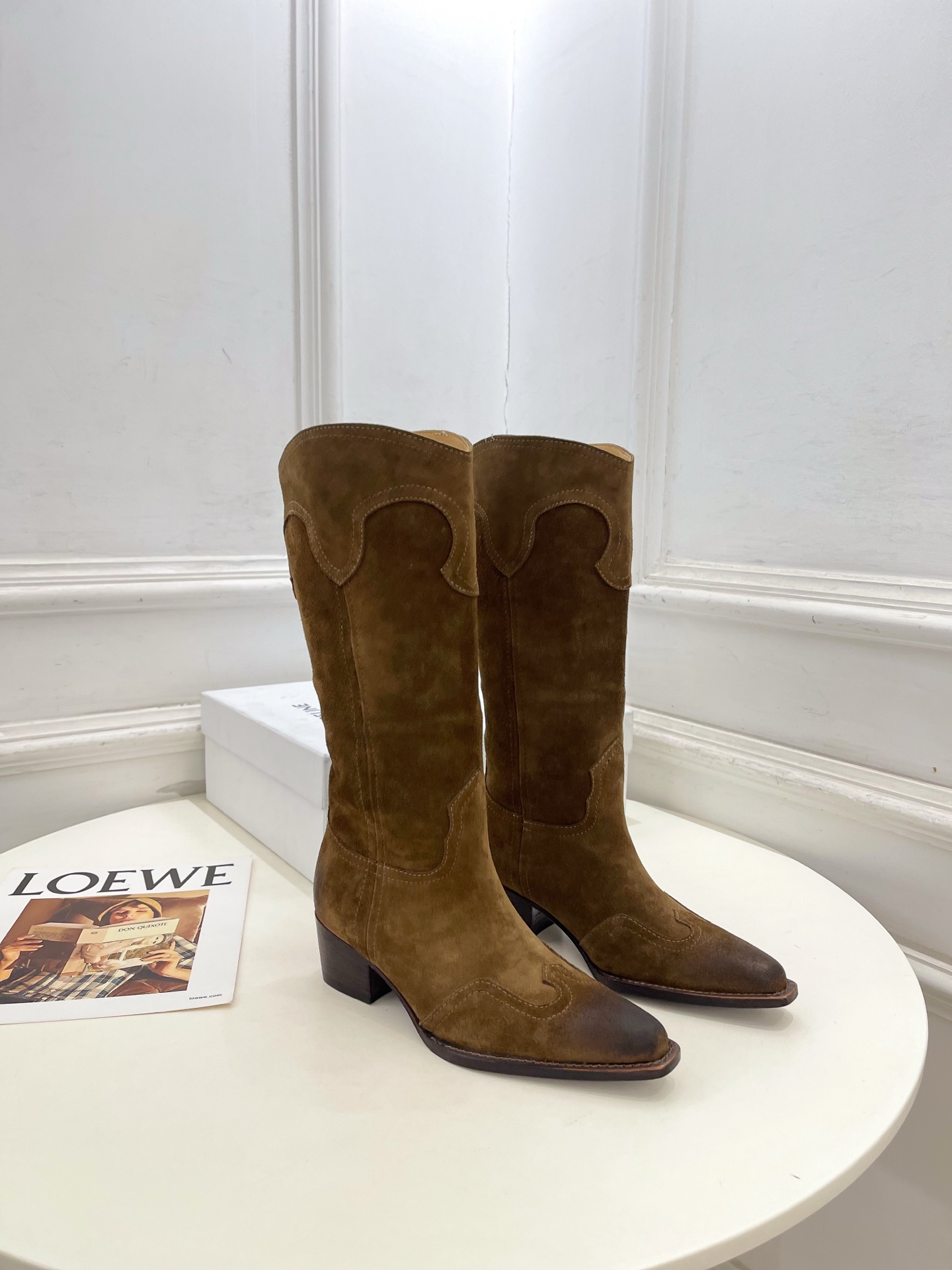CELINE | 赛琳 26𝐬𝐬 💛2026秋冬新品 复古做旧西部粗跟长靴 上新! 🔜BS 这一季的赛琳真的是开了 CELINE | 赛琳 26𝐬𝐬 💛2026秋冬新品 复古做旧西部粗跟长靴 上新! 🔜BS 这一季的赛琳真的是开了