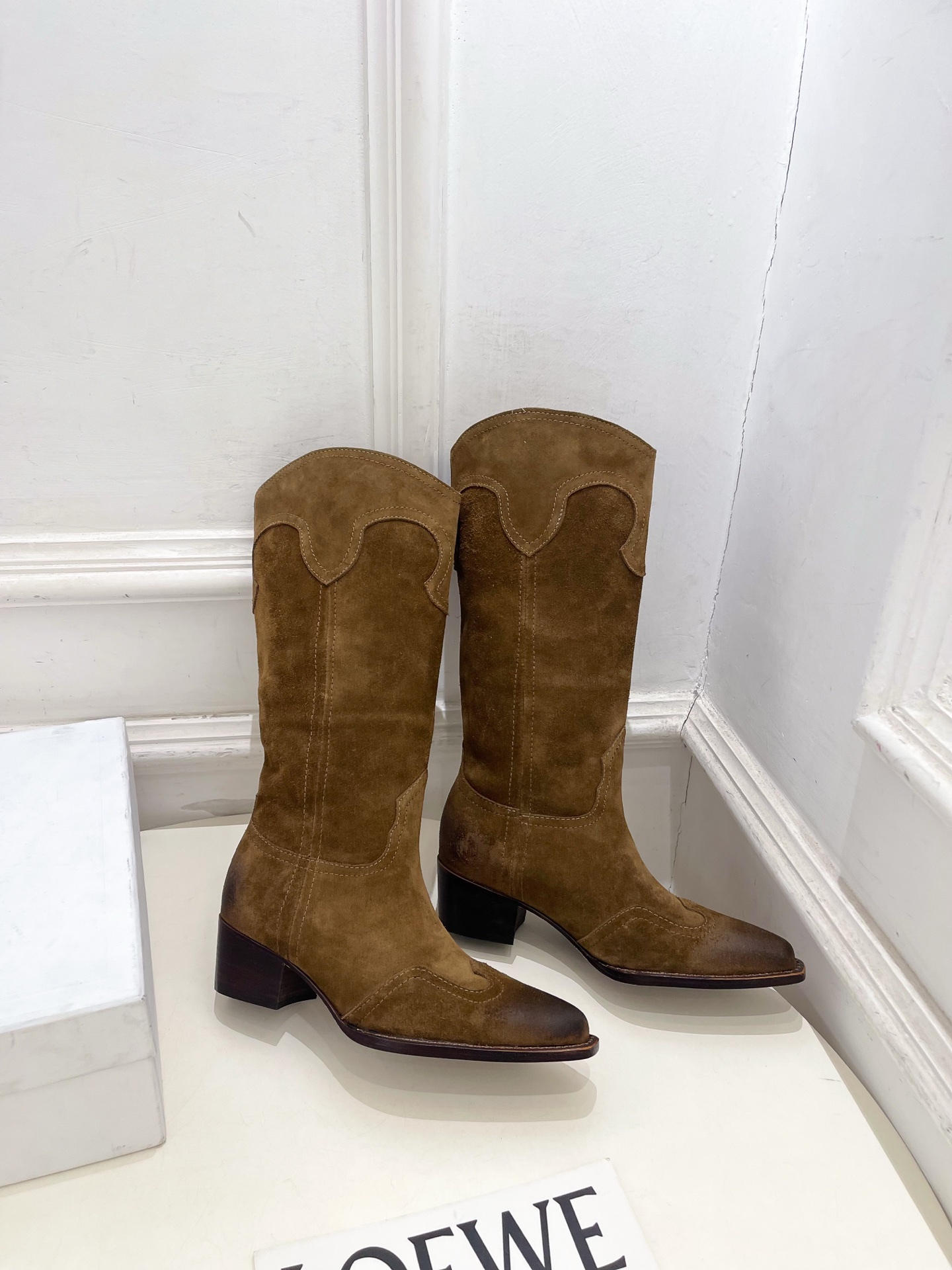 CELINE | 赛琳 26𝐬𝐬 💛2026秋冬新品 复古做旧西部粗跟长靴 上新! 🔜BS 这一季的赛琳真的是开了 CELINE | 赛琳 26𝐬𝐬 💛2026秋冬新品 复古做旧西部粗跟长靴 上新! 🔜BS 这一季的赛琳真的是开了