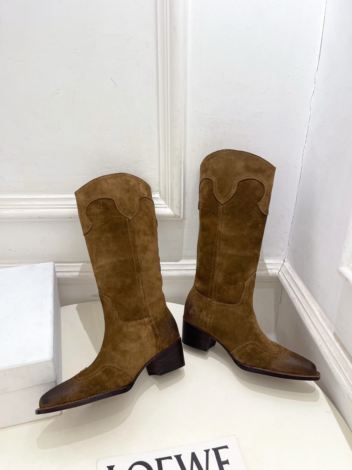 CELINE | 赛琳 26𝐬𝐬 💛2026秋冬新品 复古做旧西部粗跟长靴 上新! 🔜BS 这一季的赛琳真的是开了 CELINE | 赛琳 26𝐬𝐬 💛2026秋冬新品 复古做旧西部粗跟长靴 上新! 🔜BS 这一季的赛琳真的是开了