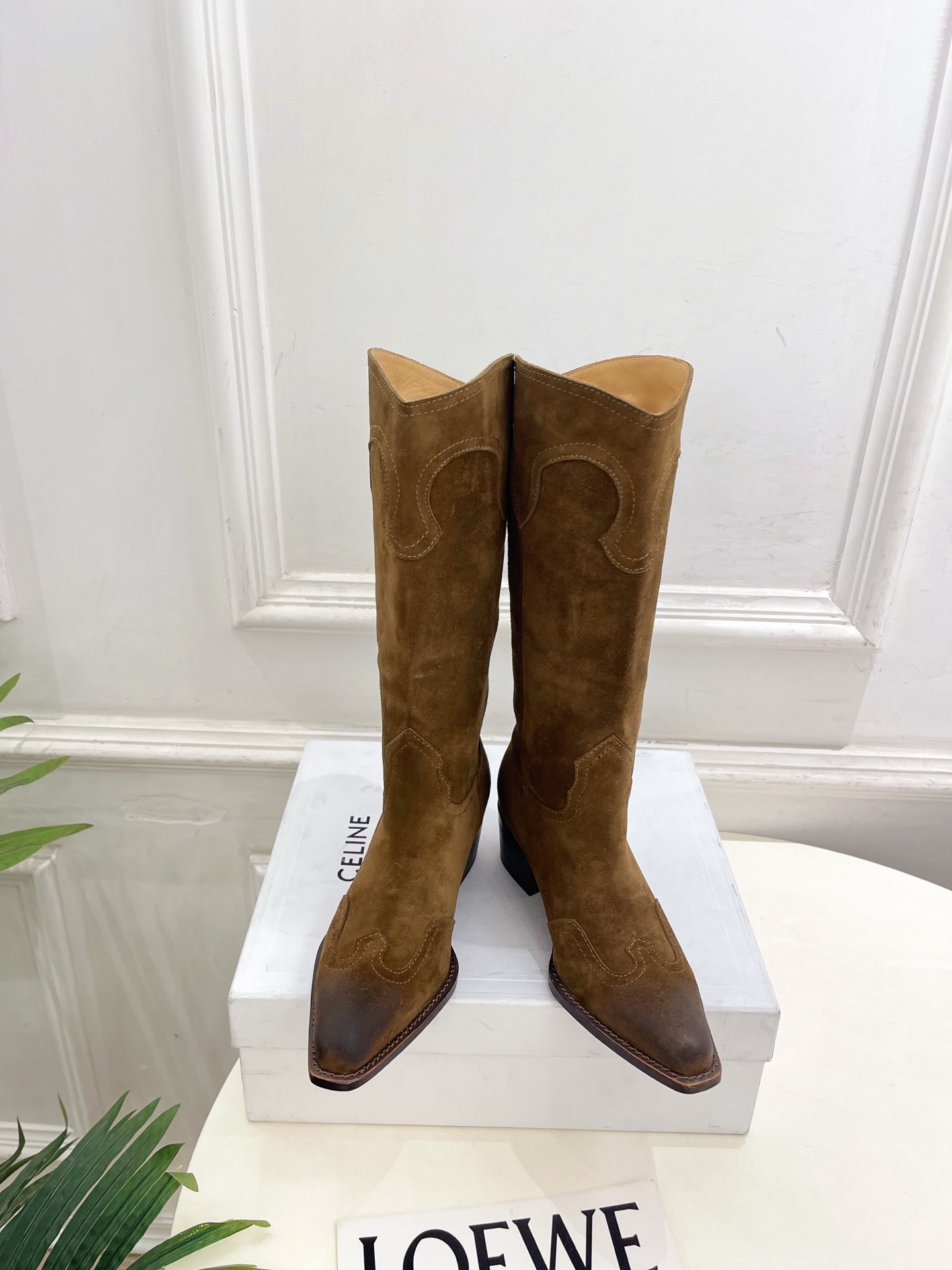 CELINE  | 赛琳  26𝐬𝐬  💛2026秋冬新品 复古做旧西部粗跟长靴 上新！ 🔜BS 这一季的赛琳真的是开了