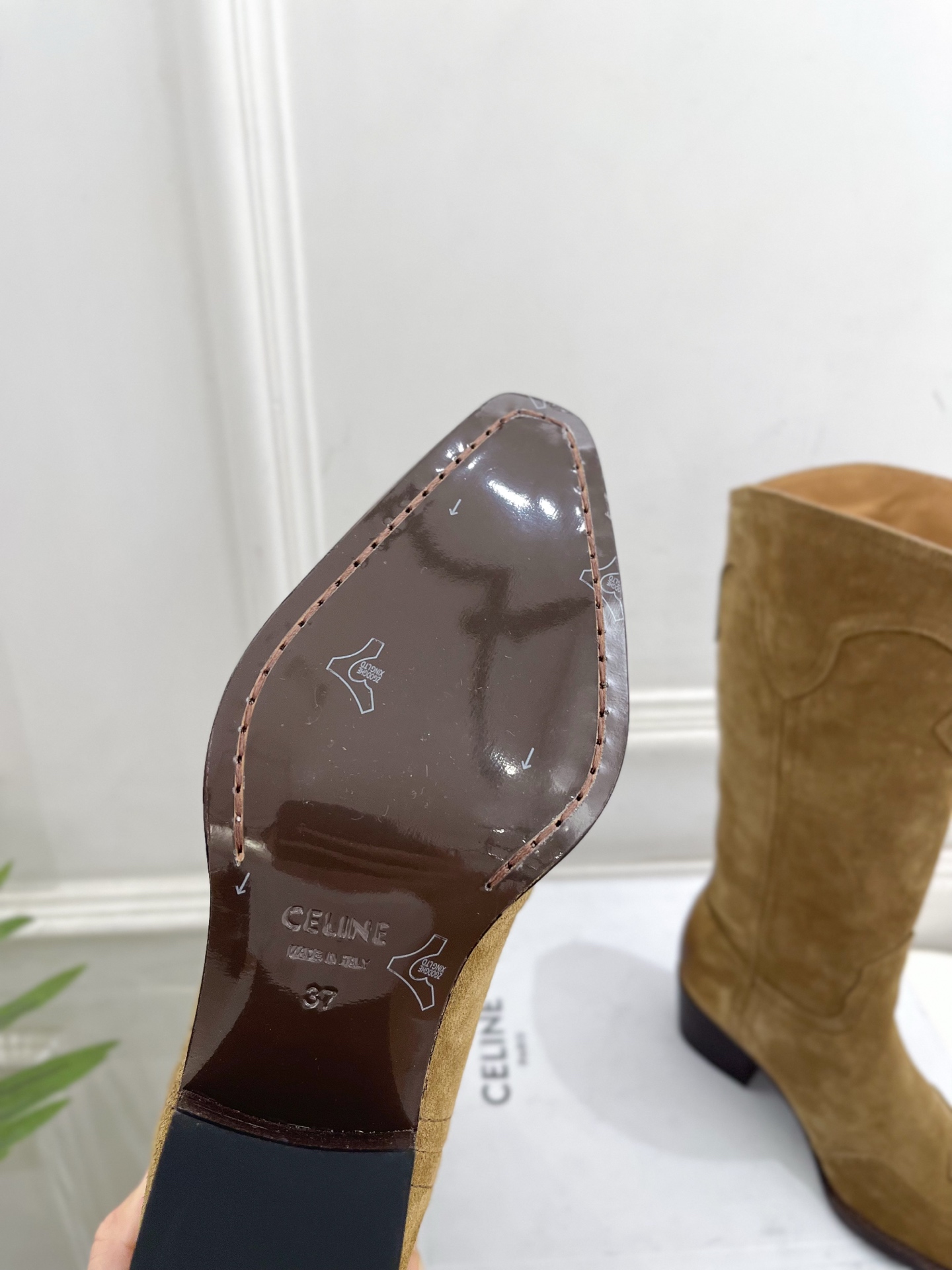 CELINE | 赛琳 26𝐬𝐬 💛2026秋冬新品 复古做旧西部粗跟长靴 上新! 🔜BS 这一季的赛琳真的是开了 CELINE | 赛琳 26𝐬𝐬 💛2026秋冬新品 复古做旧西部粗跟长靴 上新! 🔜BS 这一季的赛琳真的是开了
