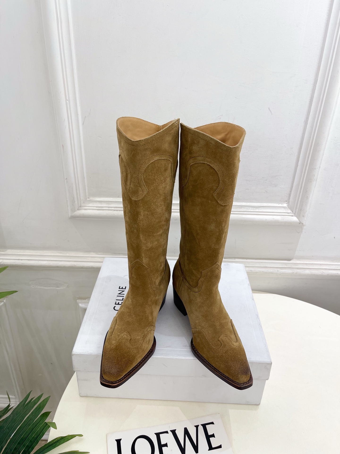 CELINE  | 赛琳  26𝐬𝐬  💛2026秋冬新品 复古做旧西部粗跟长靴 上新！ 🔜BS 这一季的赛琳真的是开了