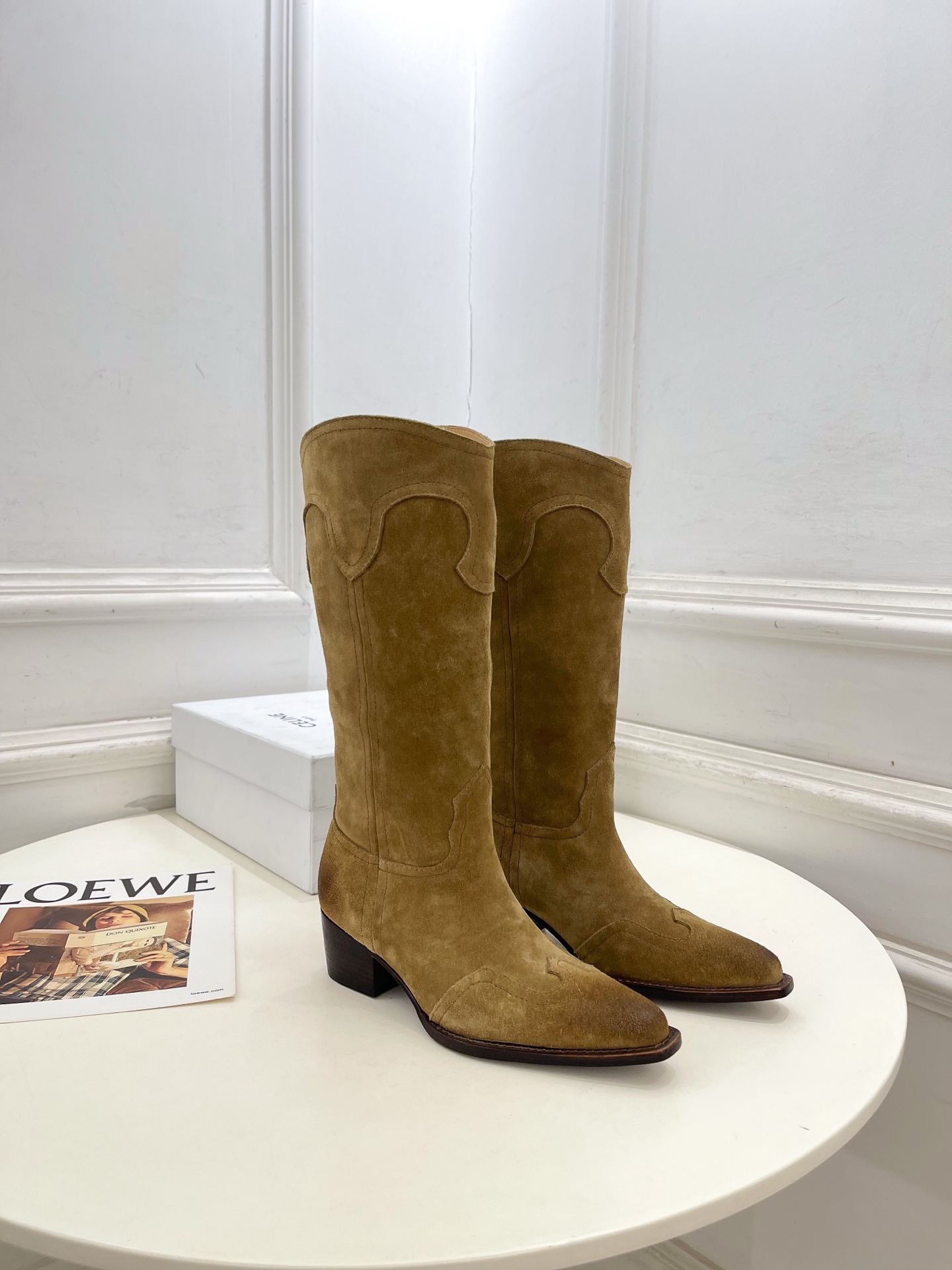 CELINE | 赛琳 26𝐬𝐬 💛2026秋冬新品 复古做旧西部粗跟长靴 上新! 🔜BS 这一季的赛琳真的是开了 CELINE | 赛琳 26𝐬𝐬 💛2026秋冬新品 复古做旧西部粗跟长靴 上新! 🔜BS 这一季的赛琳真的是开了