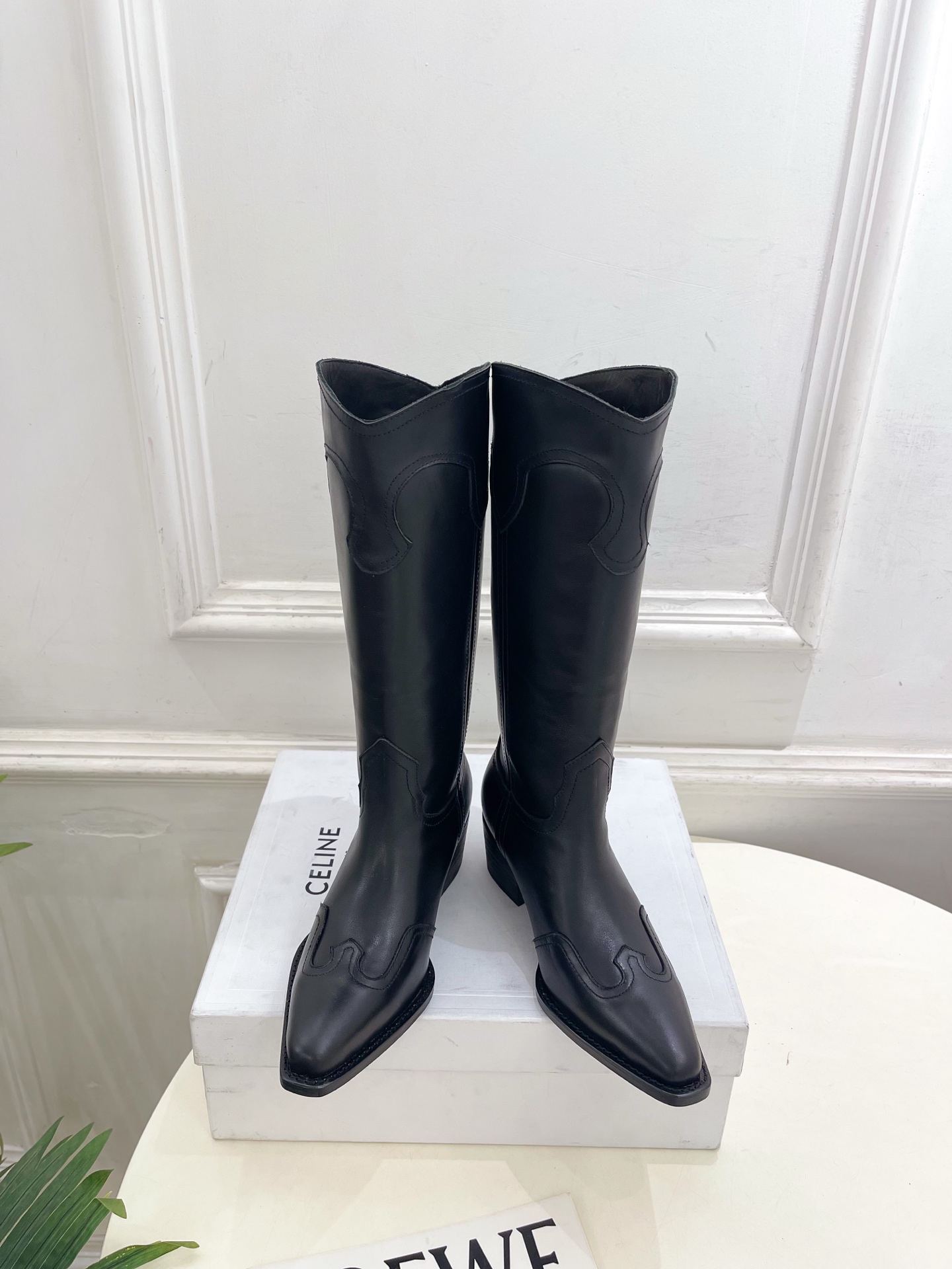 CELINE  | 赛琳  26𝐬𝐬  💛2026秋冬新品 复古做旧西部粗跟长靴 上新！ 🔜BS 这一季的赛琳真的是开了