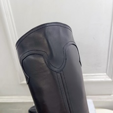 CELINE | 赛琳 26𝐬𝐬 💛2026秋冬新品 复古做旧西部粗跟长靴 上新! 🔜BS 这一季的赛琳真的是开了 CELINE | 赛琳 26𝐬𝐬 💛2026秋冬新品 复古做旧西部粗跟长靴 上新! 🔜BS 这一季的赛琳真的是开了
