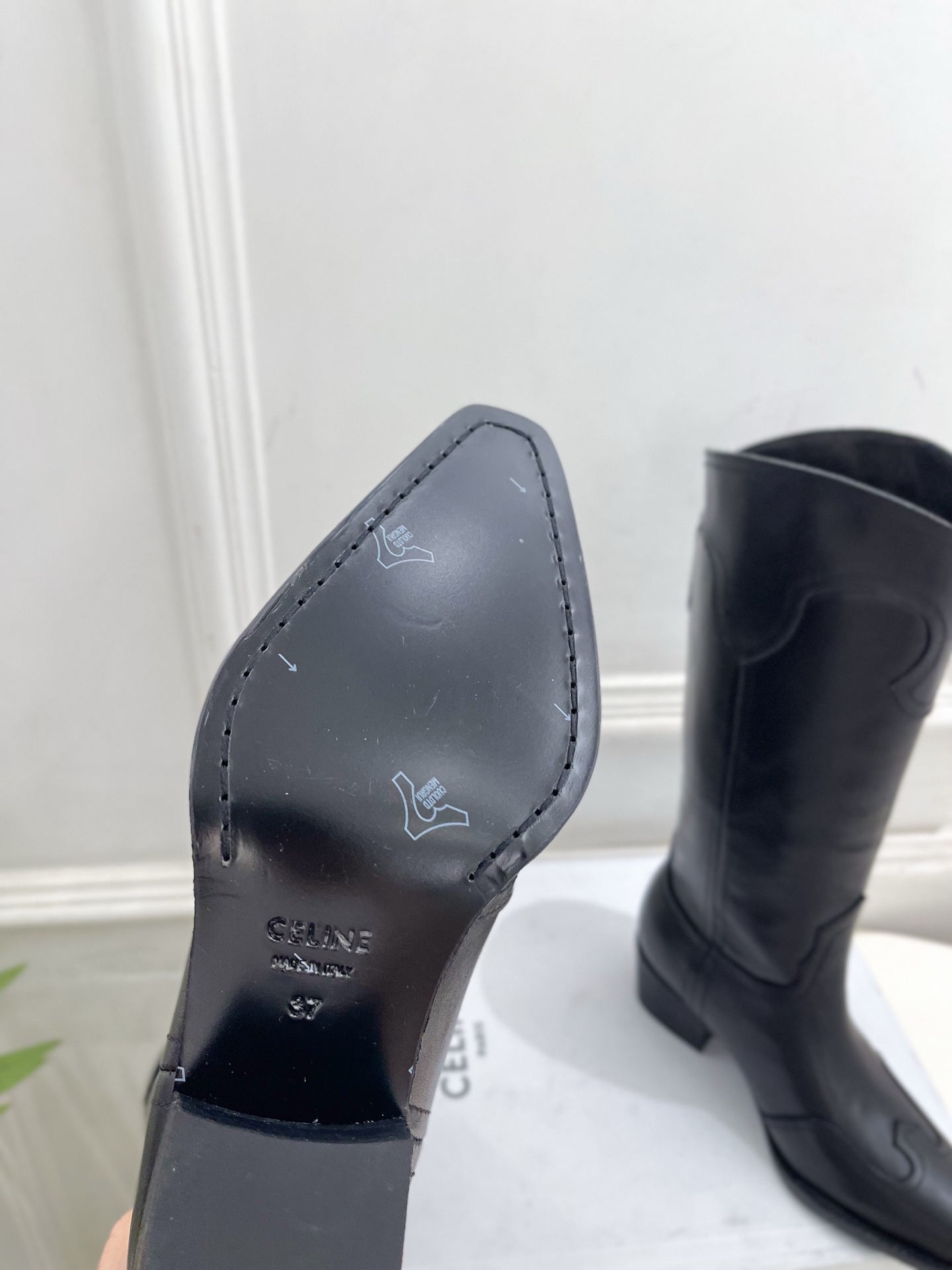 CELINE | 赛琳 26𝐬𝐬 💛2026秋冬新品 复古做旧西部粗跟长靴 上新! 🔜BS 这一季的赛琳真的是开了 CELINE | 赛琳 26𝐬𝐬 💛2026秋冬新品 复古做旧西部粗跟长靴 上新! 🔜BS 这一季的赛琳真的是开了