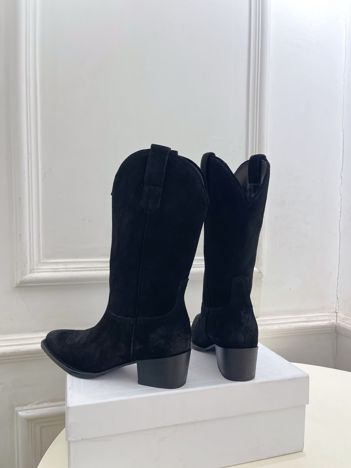 CELINE | 赛琳 26𝐬𝐬 💛2026秋冬新品 复古西部刺绣粗跟短靴 上新! 🔜BS 这一季的赛琳真的是开了 CELINE | 赛琳 26𝐬𝐬 💛2026秋冬新品 复古西部刺绣粗跟短靴 上新! 🔜BS 这一季的赛琳真的是开了
